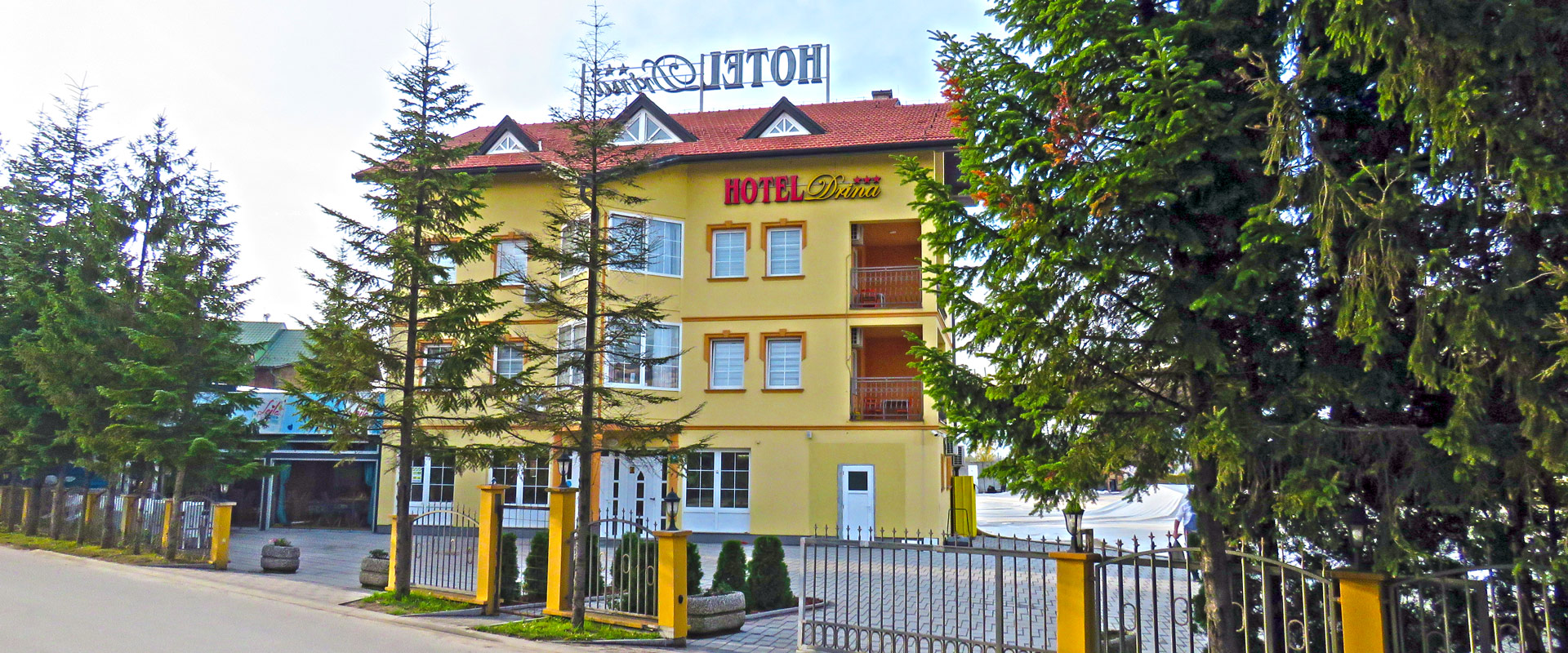 <p style="text-align: right;"><em><strong>Premium hotel</strong></em></p> <p style="text-align: right;"><strong>Drina</strong></p> <p style="text-align: right;">Sarajevo</p>